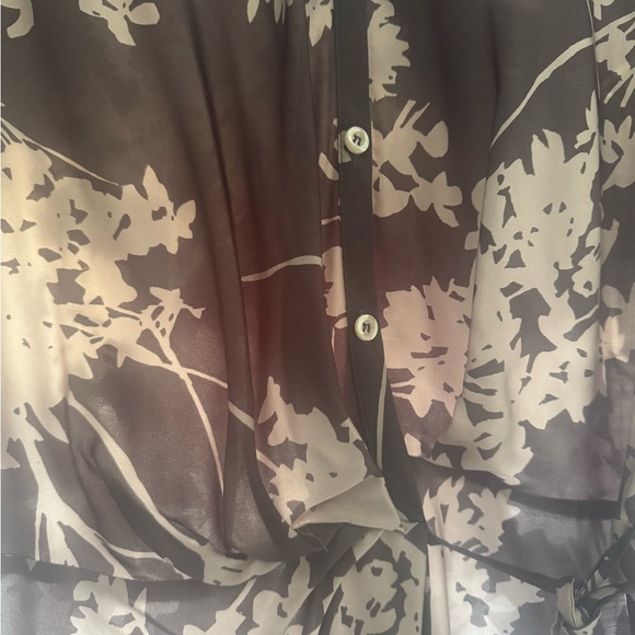 Floral Button-Up Blouse - Picture 4 of 4